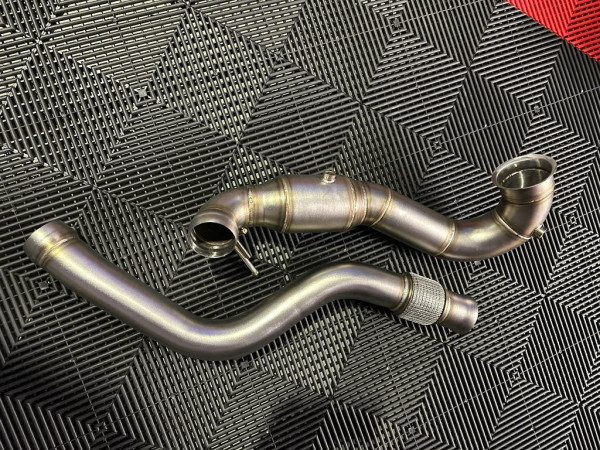 EXH Downpipe V2 Mercedes A45 AMG / CLA45 AMG / GLA45 AMG 2,0T 3" 200 Zellen