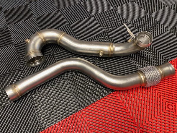 EXH Downpipe V1 Kat Ersatz Mercedes A45 AMG / CLA45 AMG / GLA45 AMG 2,0T 3"